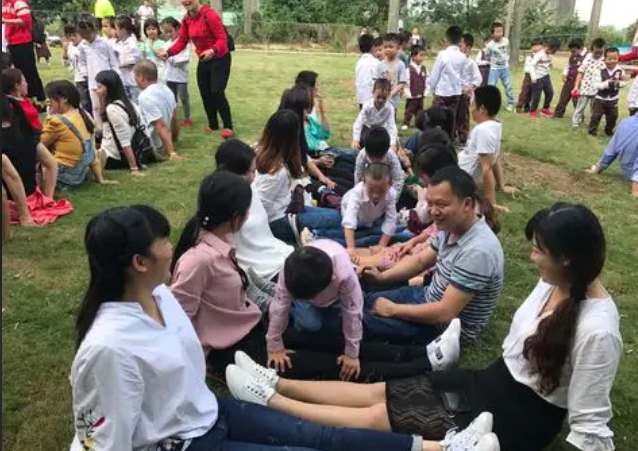 在切实的行动中调节自身情绪逐步建立对自身教育角色的认同和