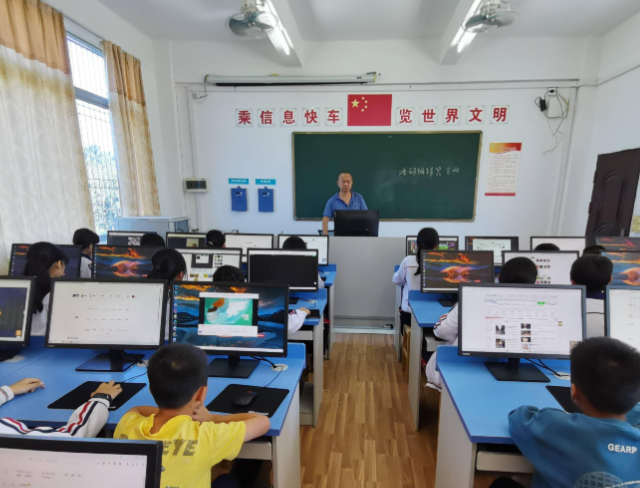 同心圆学校打破交流壁垒建立线上线下双轨家校协同渠道