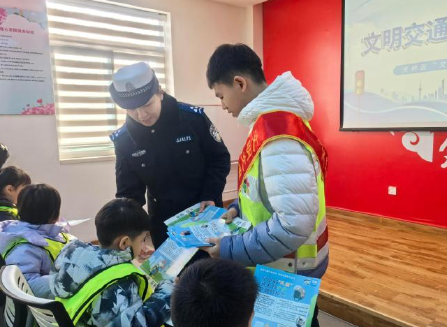 学校引导学生们参加寒假生长举动将体育劳作阅读设为必选内容